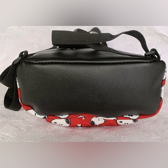 Peanuts Snoopy Backpack - Picture 6 of 10
